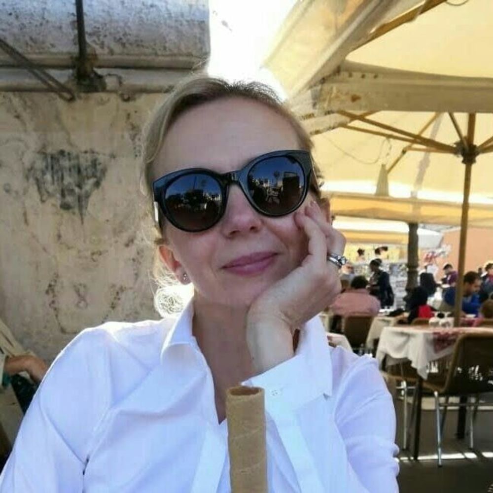 Meet your Posher, Larissa